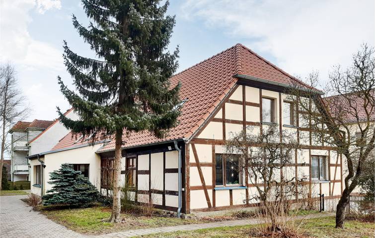 Ferienhaus für 32 Personen, mit Terrasse und Garten in Uckermark - 2