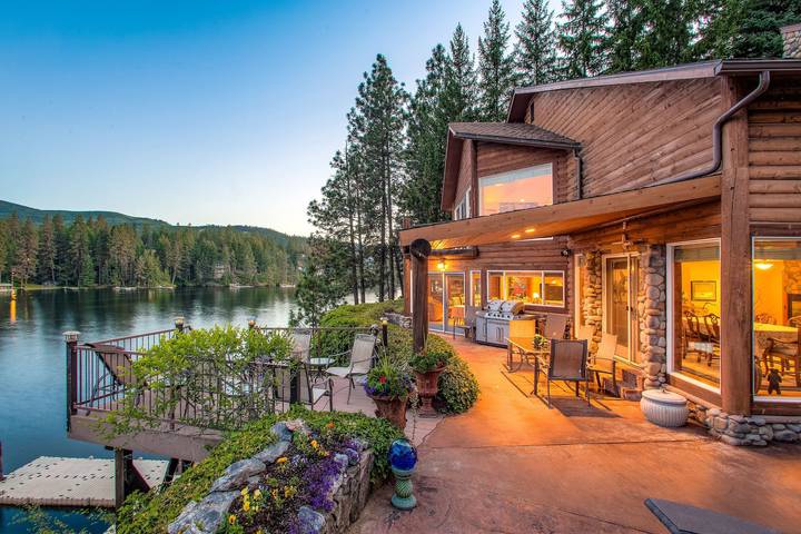 Vacation house for 8 people, with balcony and lake view, kid friendly in Idaho