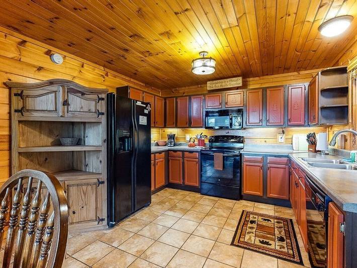 Glamping for 10 people, with hot tub and balcony, with pets in Georgia