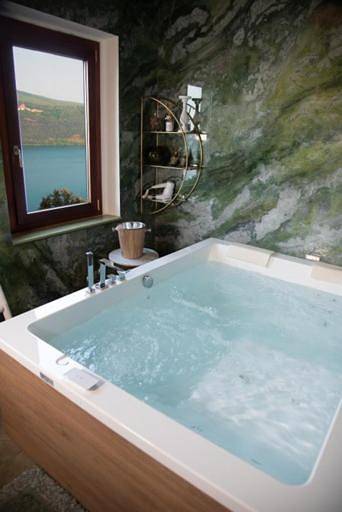 Appartamento intero, One-Bedroom House in Castel Gandolfo, Castelli Romani
