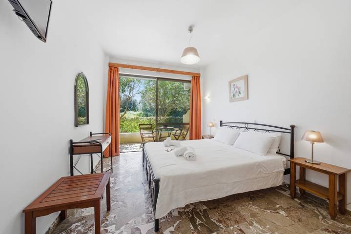 Studio pour 2 personnes, avec jardin à Corfou