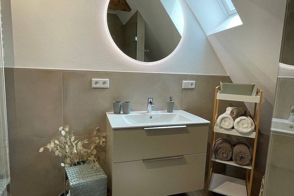 Ganze Wohnung, Ferienwohnung (45qm) mit Küche und Wlan in Sommerach, Fränkisches Weinland