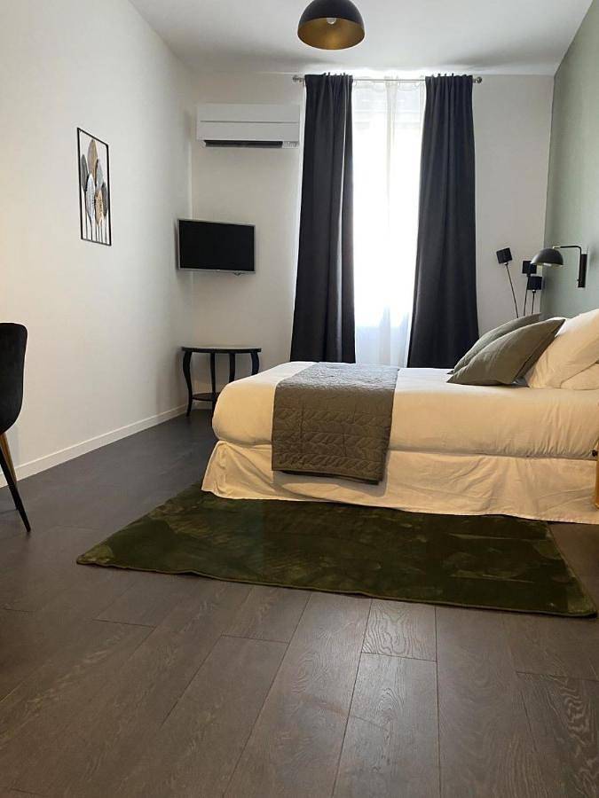 Double Room with Private Bathroom in Dijon, Dijon en omgeving