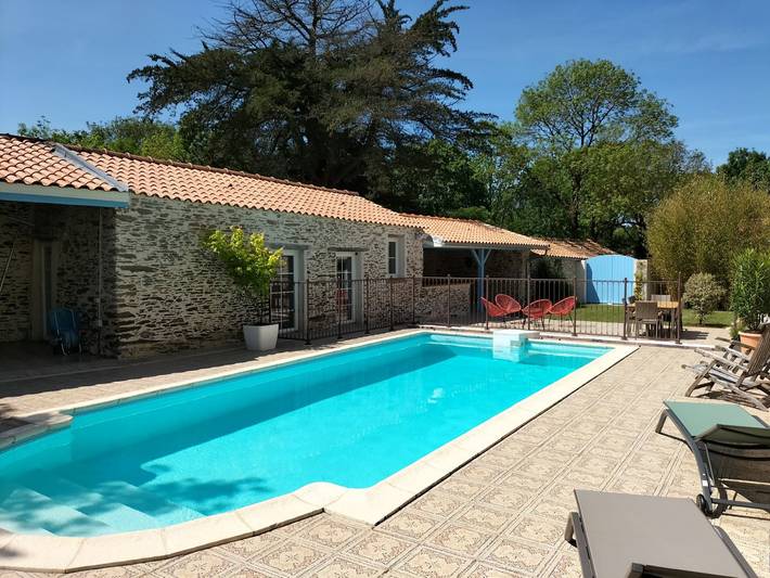 Villa pour 14 personnes, avec piscine ainsi que terrasse et jardin dans les Pays de la Loire
