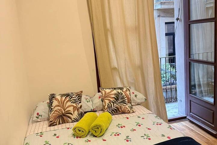 Entire apartment, La rambla guesthouse 1-3 in Barcelona Centre, Barcelona