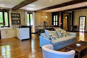 Gîte pour 6 personnes, avec piscine et jardin à La Bastide-de-Bousignac