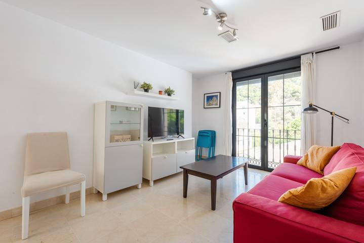 Apartamento entero, Apartamento 'El Ático De La Montaña' con balcón, Wi-Fi y aire acondicionado in Málaga Centro, Málaga