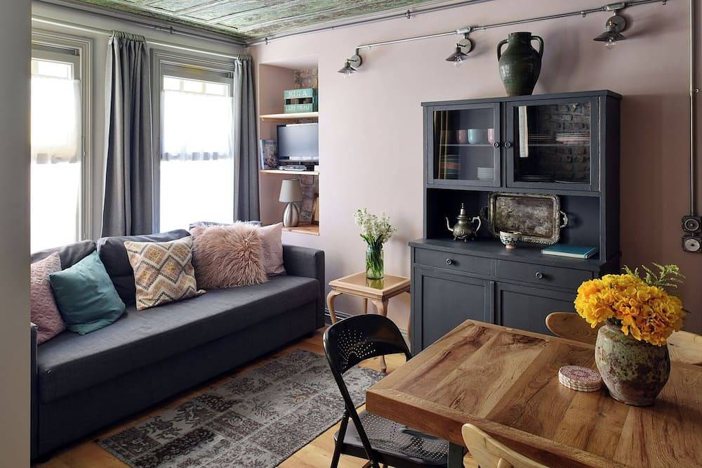 Charming 2-bedroom house with Wifi and Ac in vibrant Istanbul in Fatih, Istanbul