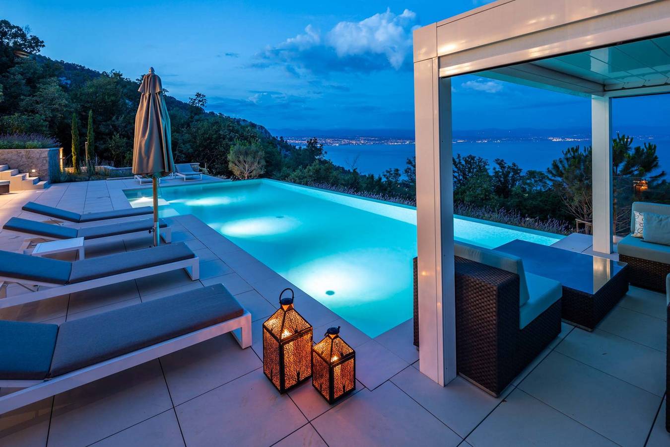 Villa für 10 Personen mit Balkon in Medveja, Opatija Riviera