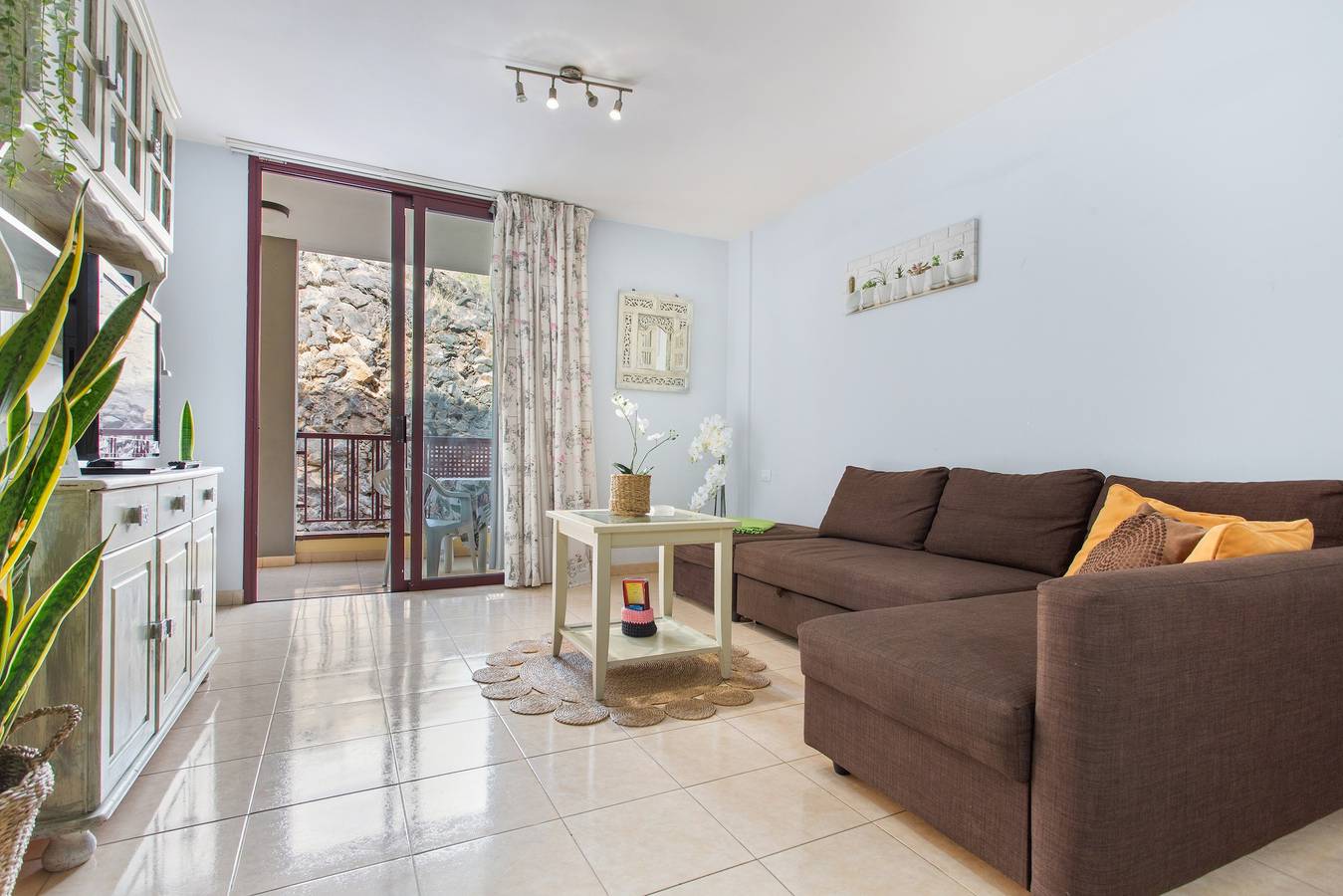 Apartamento entero, Vacaciones 'Nos Lo Merecemos' con vistas a la montaña, piscina compartida y Wi-Fi in Puerto Santiago, Santiago del Teide