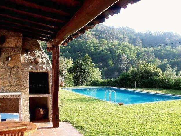 Location de vacances pour 4 personnes, avec piscine ainsi que jardin et vue dans Caniçada - 2