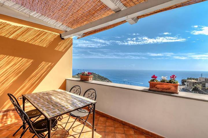Ferienhaus für 2 Personen, mit Terrasse und Garten sowie Pool und Ausblick