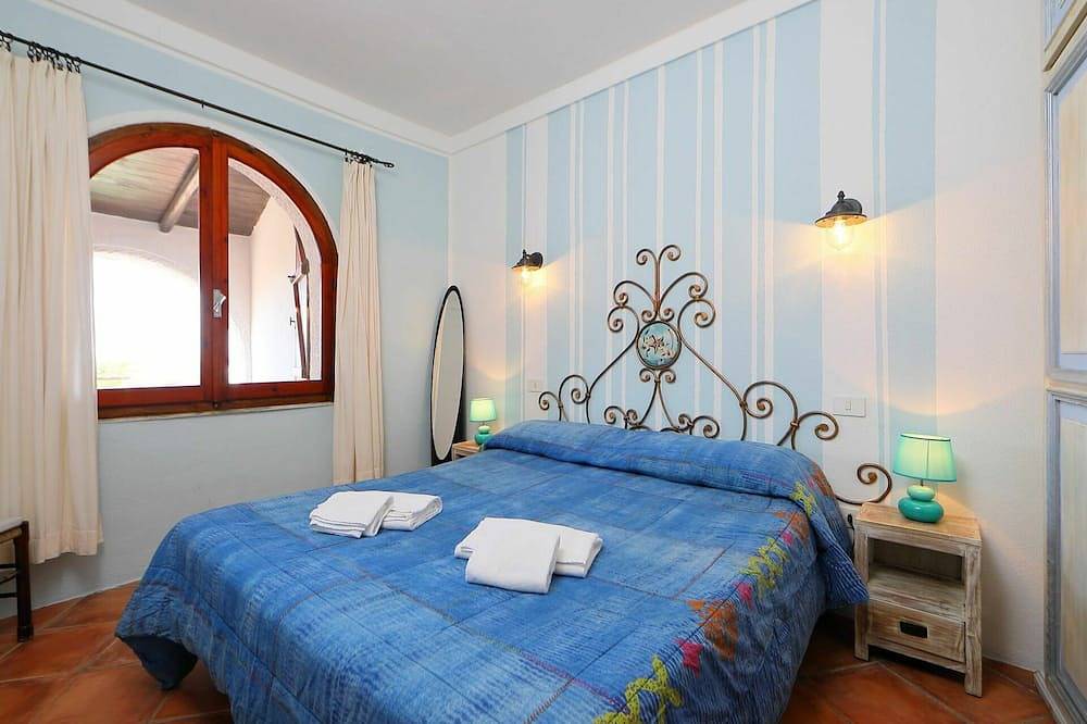 Apartamento entero, Precioso apartamento para 5 personas con Tv, terraza, mascotas permitida y aparcamiento in La Marinedda, Trinità d'Agultu e Vignola