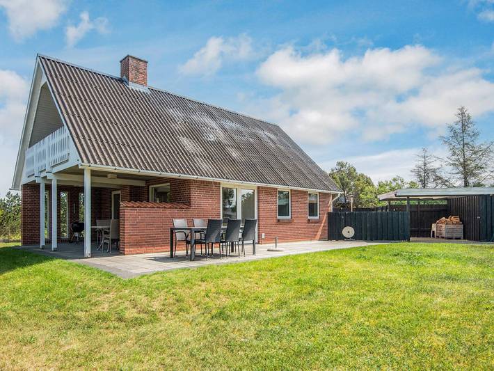 Ferieudlejning for 6 personer, med terrasse, børnevenlig i Fjellerup Strand