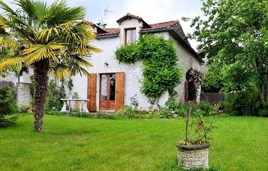 Gîte pour 6 personnes, avec jardin et terrasse à Salles-Lavalette