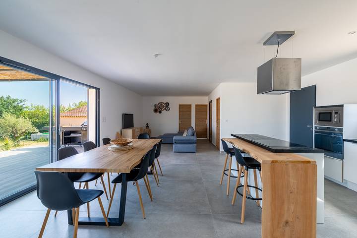 Location de vacances pour 8 personnes, avec piscine ainsi que jardin et terrasse à Bessas - 2