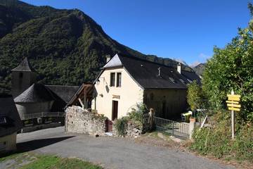 Gîte pour 10 personnes, avec jardin à Cette-Eygun