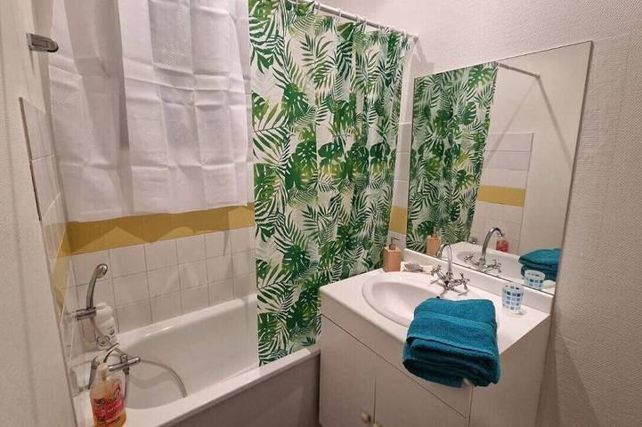 Appartement entier, T1 Lumineux et Jardin Hyper-Centre 5min gare in Évreux, Région d'Évreux