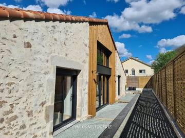 Gîte pour 14 personnes, avec jardin et vue, adapté aux familles à Les Châtelliers-Châteaumur