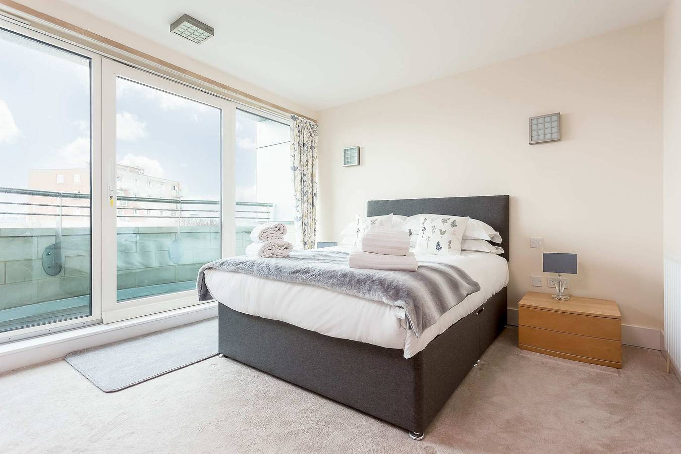 Entire apartment, Steep Holm - With Spacious Balcony in Poole, Poole Harbour