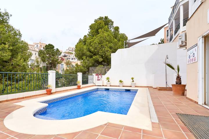 Entire apartment, Holiday Apartment with Private Pool near the Beach with 2 Terraces and Wi-Fi in Playa de Burriana, Nerja