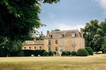 Gîte pour 15 personnes, avec piscine ainsi que jardin et vue, animaux acceptés dans Bazouges Cré sur Loir