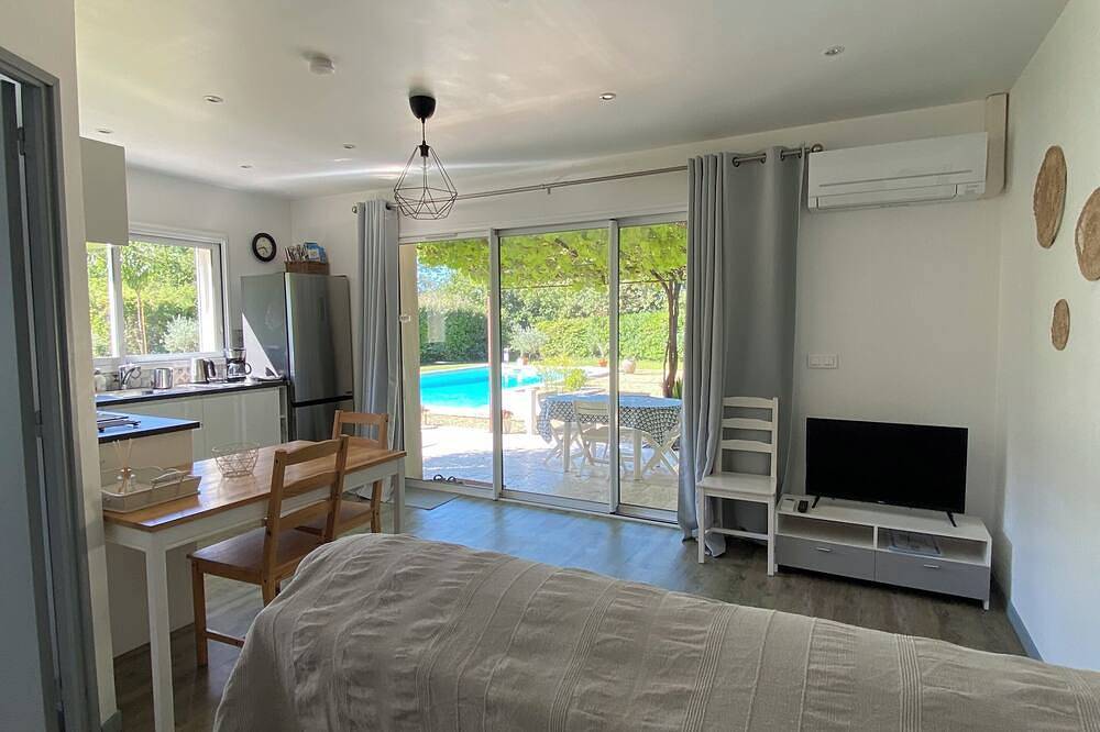 Nueva casa de campo, con piscina frente al Luberon in Robion, Parque natural regional del Luberon