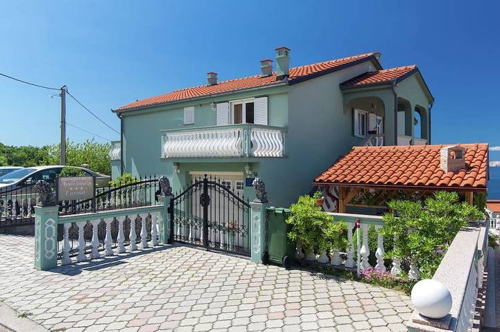 Ferienwohnung für 2 Personen, mit Garten und Pool in Senj