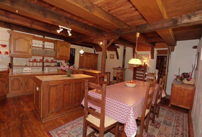 Location de vacances pour 8 personnes, avec vue ainsi que piscine et jardin, adapté aux familles à Florentin-la-Capelle - 4