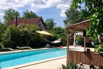 Agriturismo pour 10 personnes, avec terrasse ainsi que jardin et jacuzzi à Bilhac