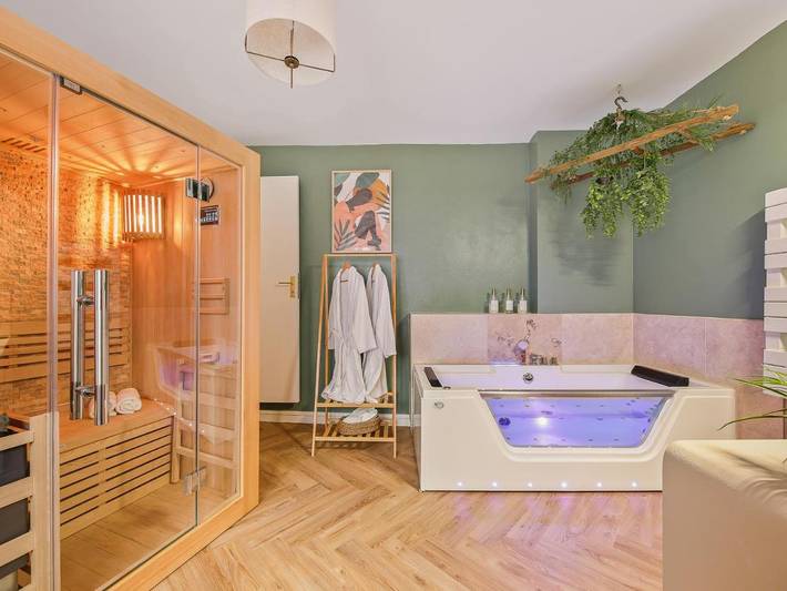 Ferieudlejning for 2 personer, med Jacuzzi og Sauna i Bargemon