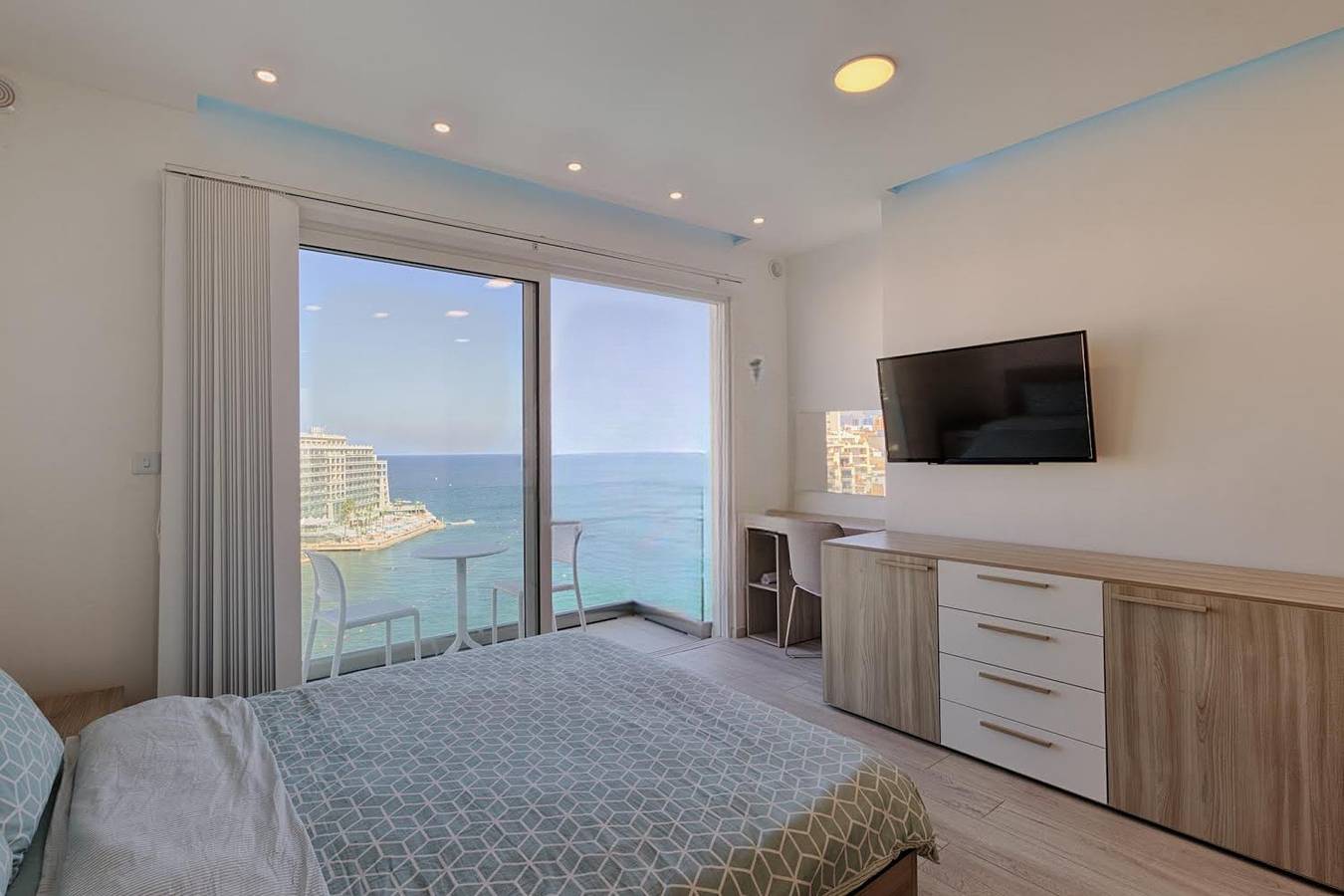 Geheel vakantieappartement, Vakantieappartement voor 6 personen met whirlpool in San Giljan, Malta