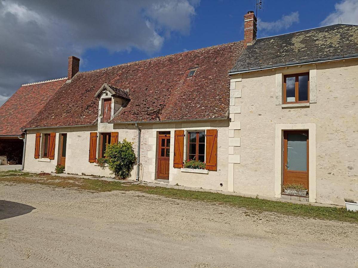 Four-Bedroom House in Saulnay, Région de Le Blanc