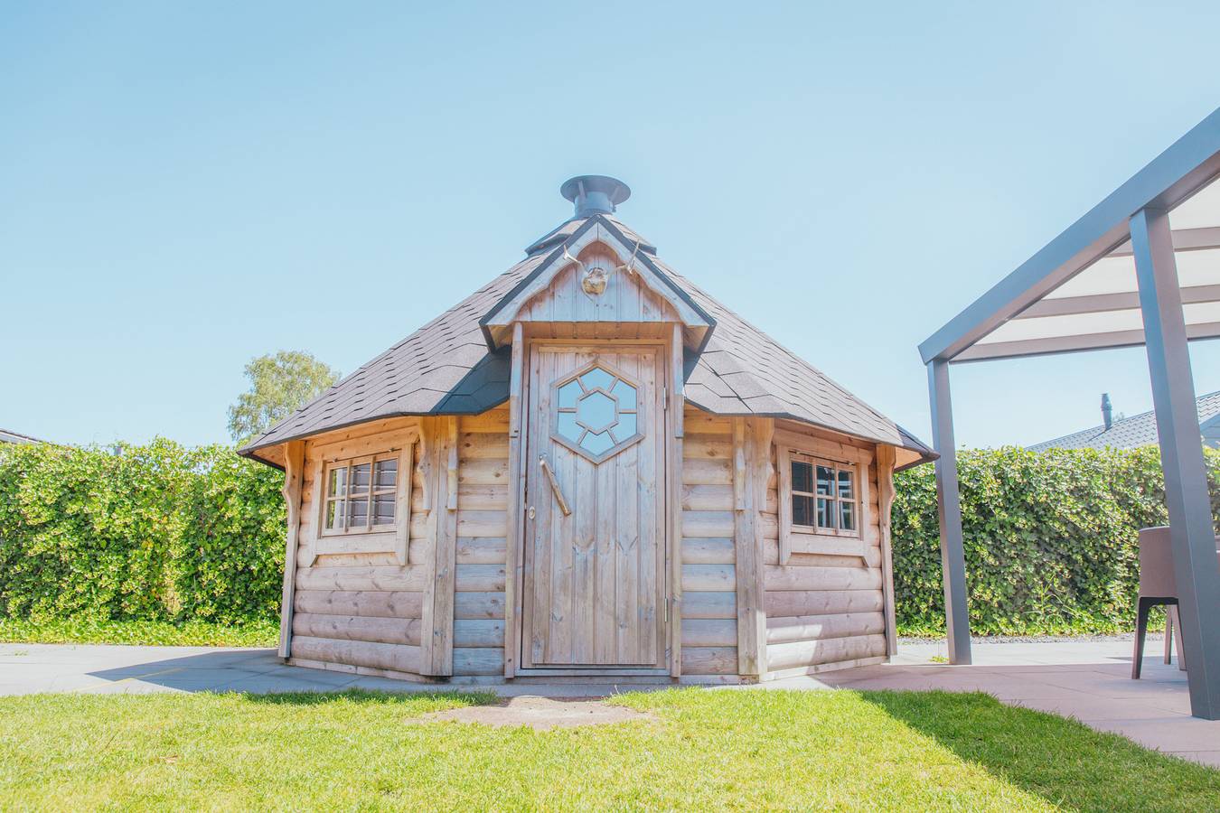 Recreatiepark De Boshoek — 6 + 6 person Veluwelodge Xl with grill house in Veluwe
