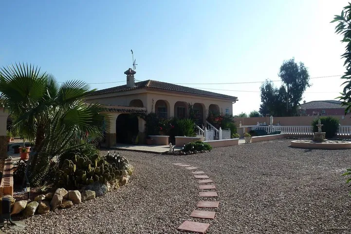 Villa for 8 people, with terrace and garden - 1