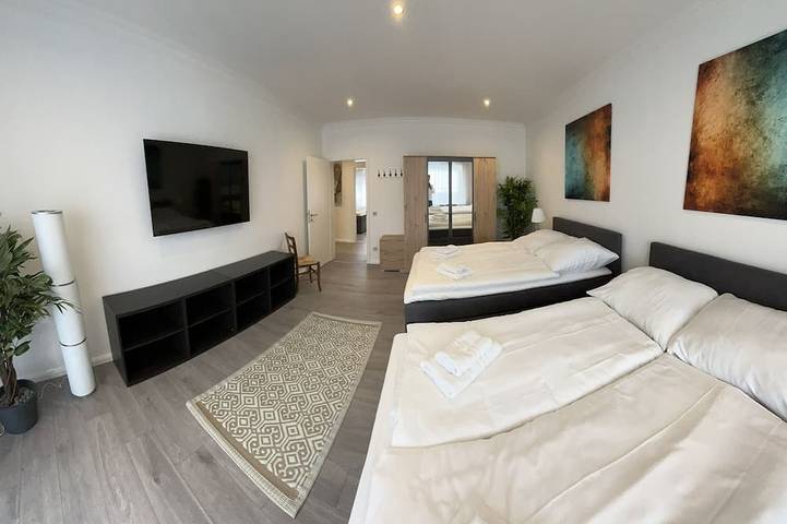Ganze Wohnung, Exklusive Ferienwohnung 200 qm -  Nur 10 Minuten bis zur Heidelberger City in Sandhausen, Rheinebene