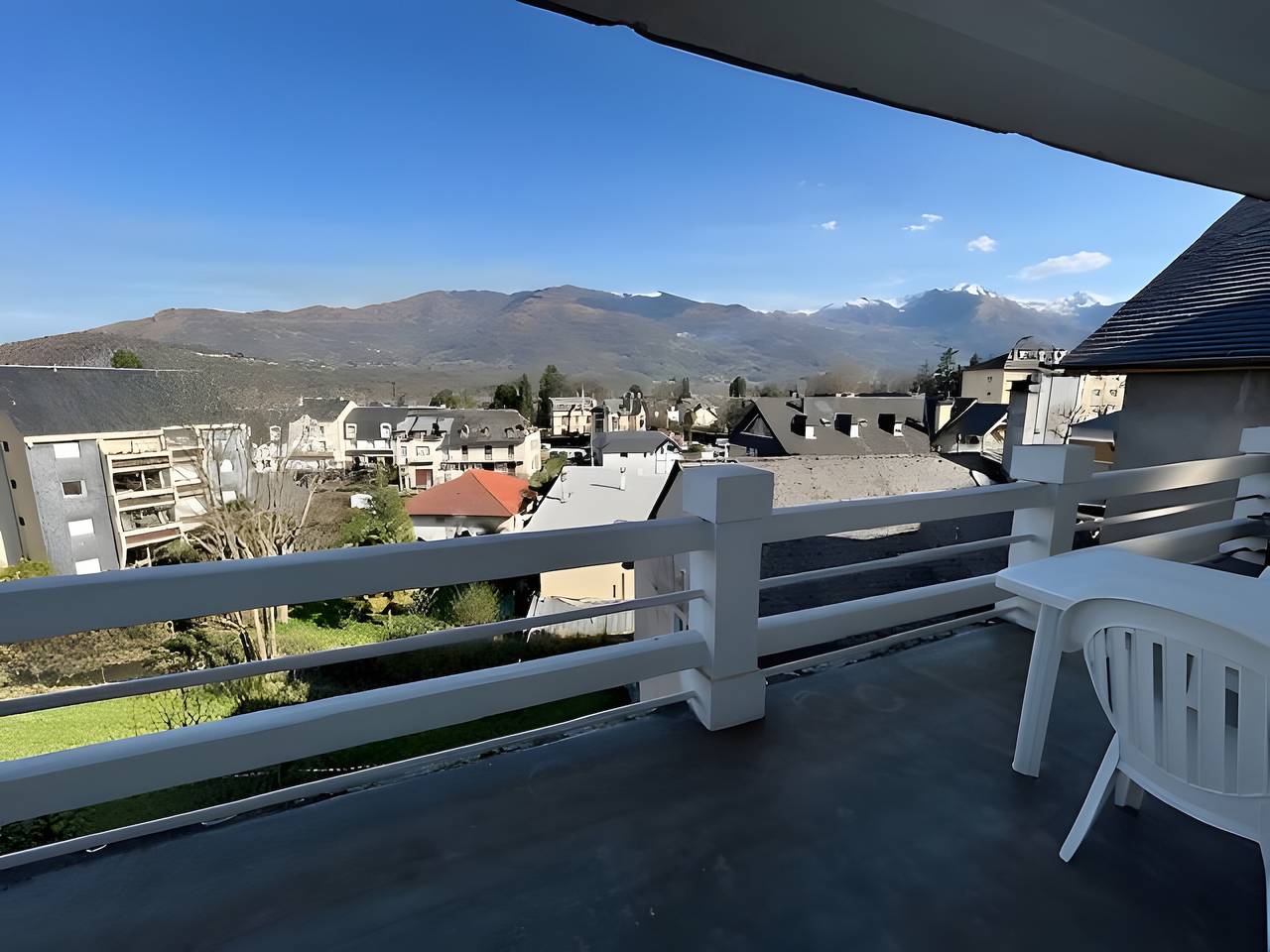 Apartamento entero, Apartamento 'Hautacam' con vistas a la montaña, balcón y Wi-Fi in Argelès-Gazost, Pirineos franceses