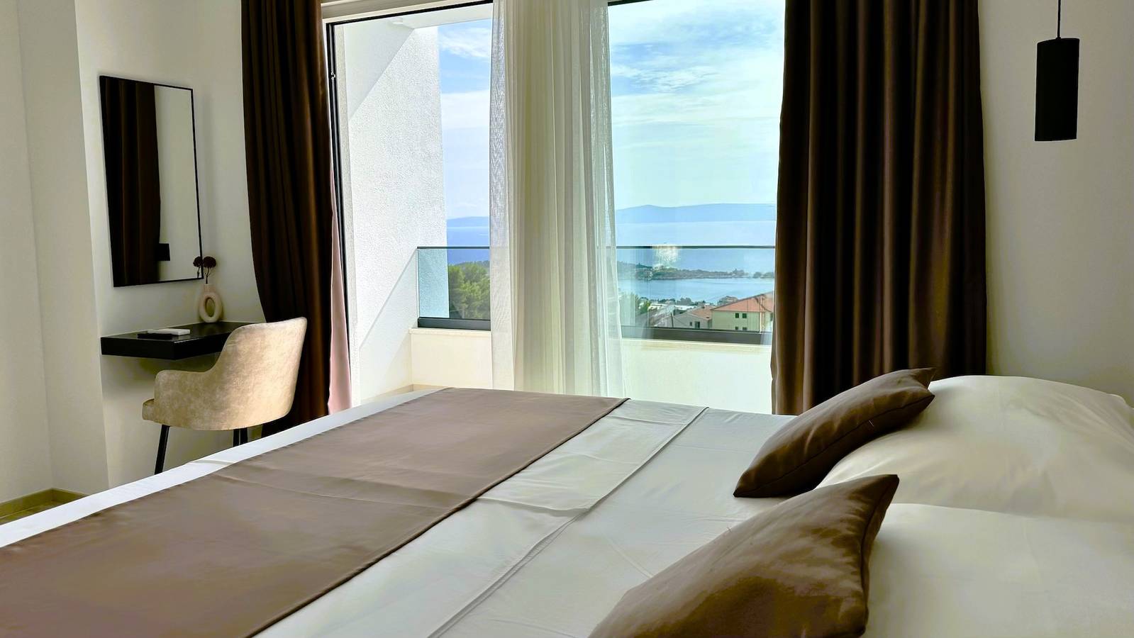 New Villa Ina mit Pool, Meerblick in Makarska, Makarska Riviera