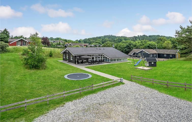 Ferienhaus für 12 Personen, mit Whirlpool und Terrasse sowie Sauna in Lyngsbæk Strand