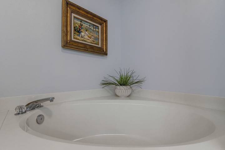 Vacation rental for 8 people, with hot tub and balcony as well as pool in Navarre Beach