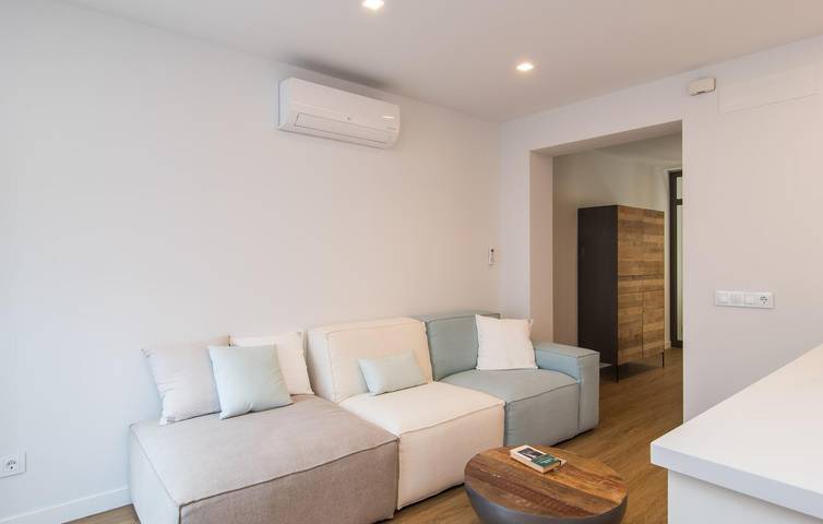 Ganze Ferienwohnung, Appartement am Strand mit AC & WiFi, in der Nähe von Caló d'en Rafalino in S'Illot Cala Morlanda, Manacor
