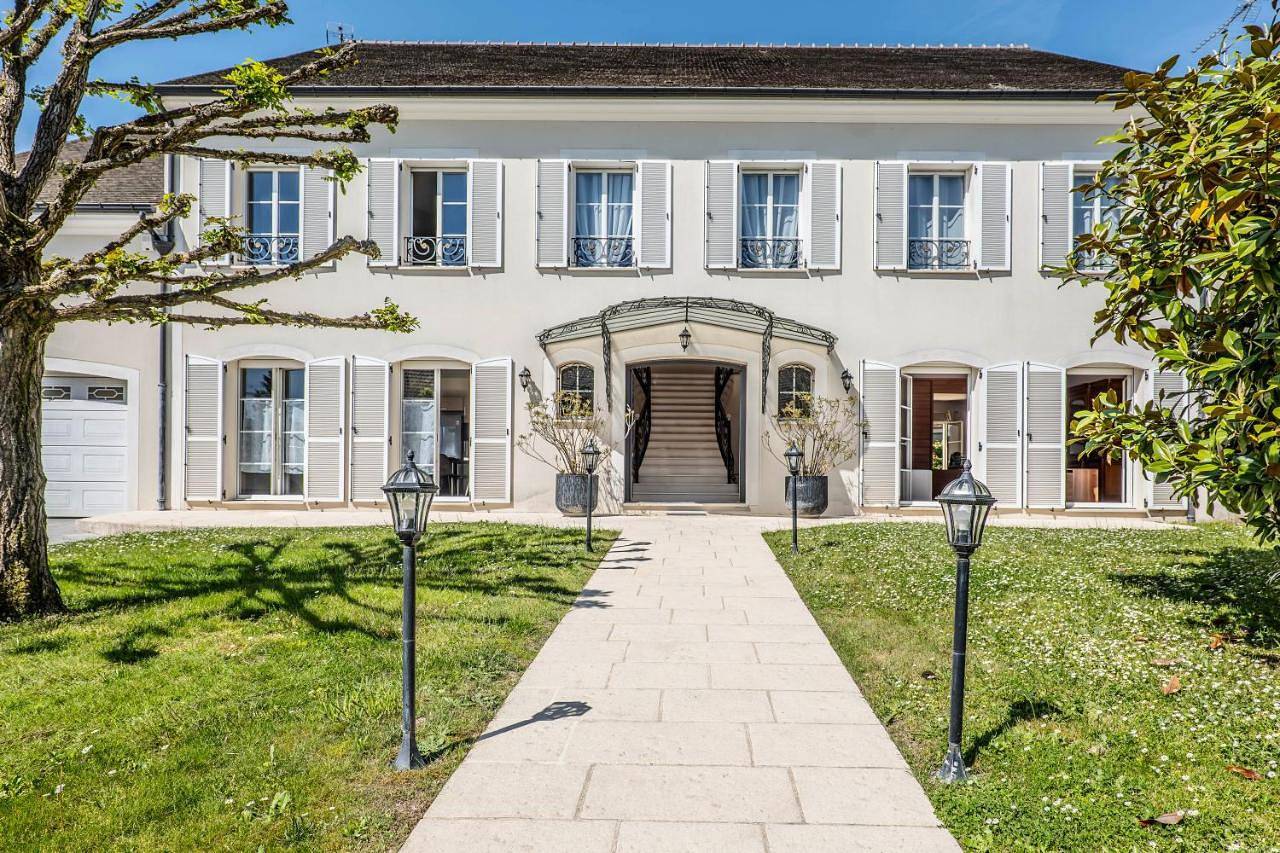 Villa with Private Pool in Villeneuve-le-Comte, Seine-et-Marne