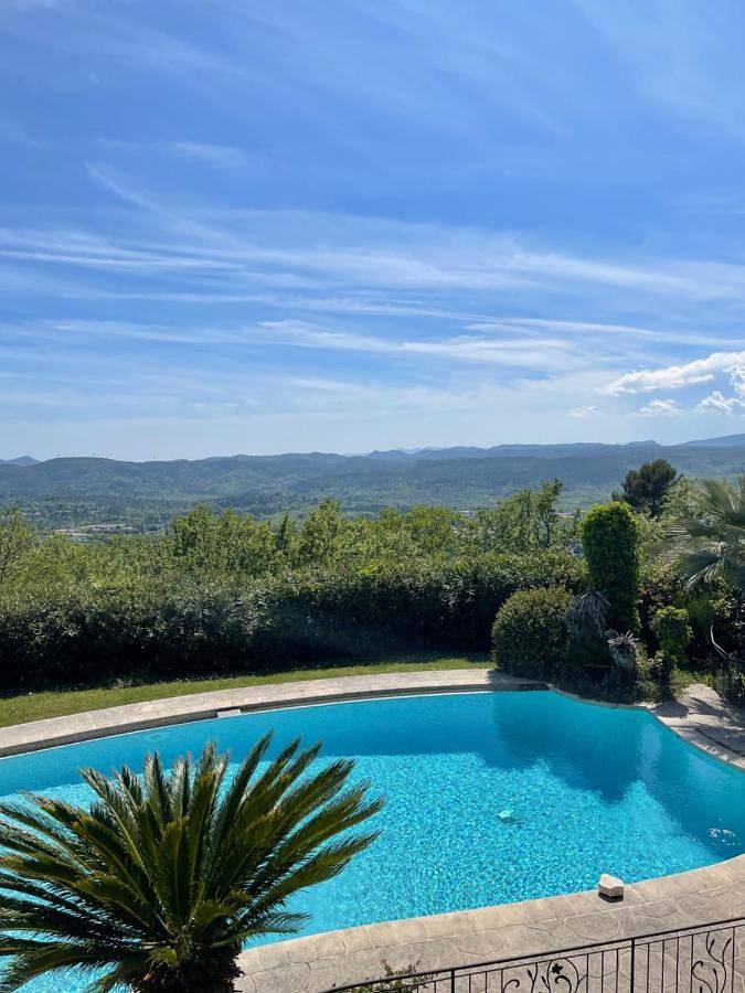 Chambre d’hôte pour 2 personnes, avec vue ainsi que jardin et piscine, animaux acceptés