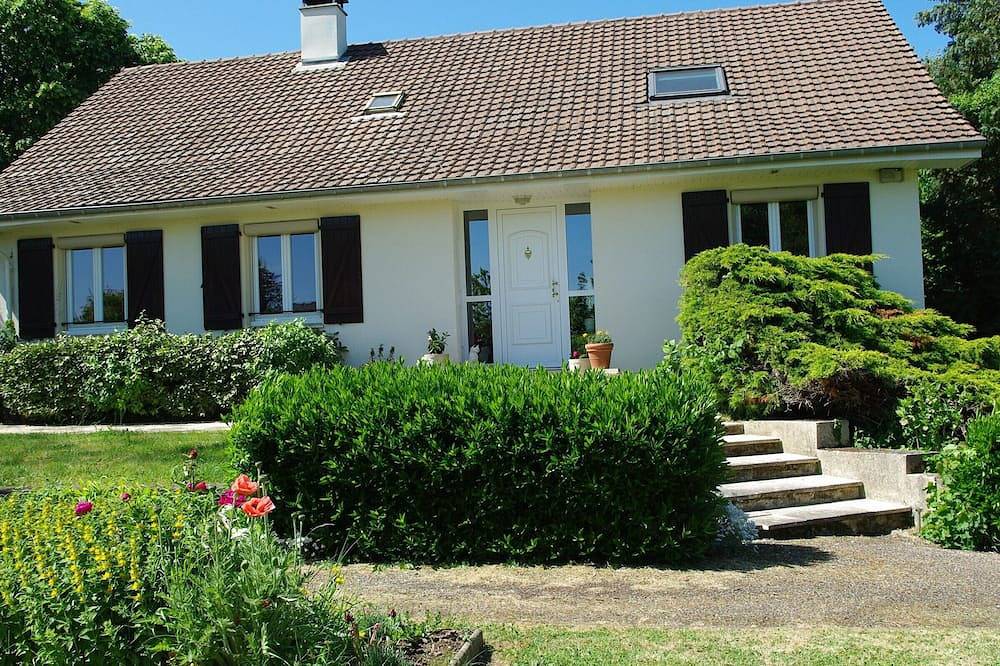 Habitación familiar tranquila con terraza y jardín, cerca del Parque Natural Regional de Lorena in Región de Nancy