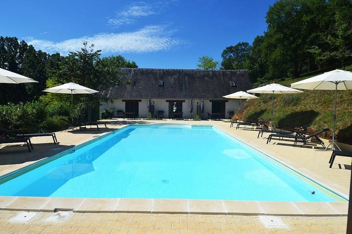 Location de vacances pour 2 personnes, avec Terrasse ainsi que Jardin et Piscine à Souillac