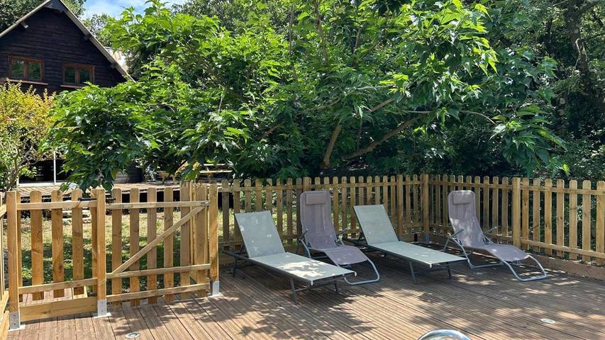 Gîte pour 10 personnes, avec vue ainsi que piscine et jardin, animaux acceptés à Roussas - 4