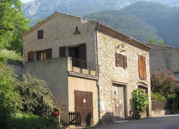 Gîte pour 4 personnes, avec terrasse à Châtillon-en-Diois