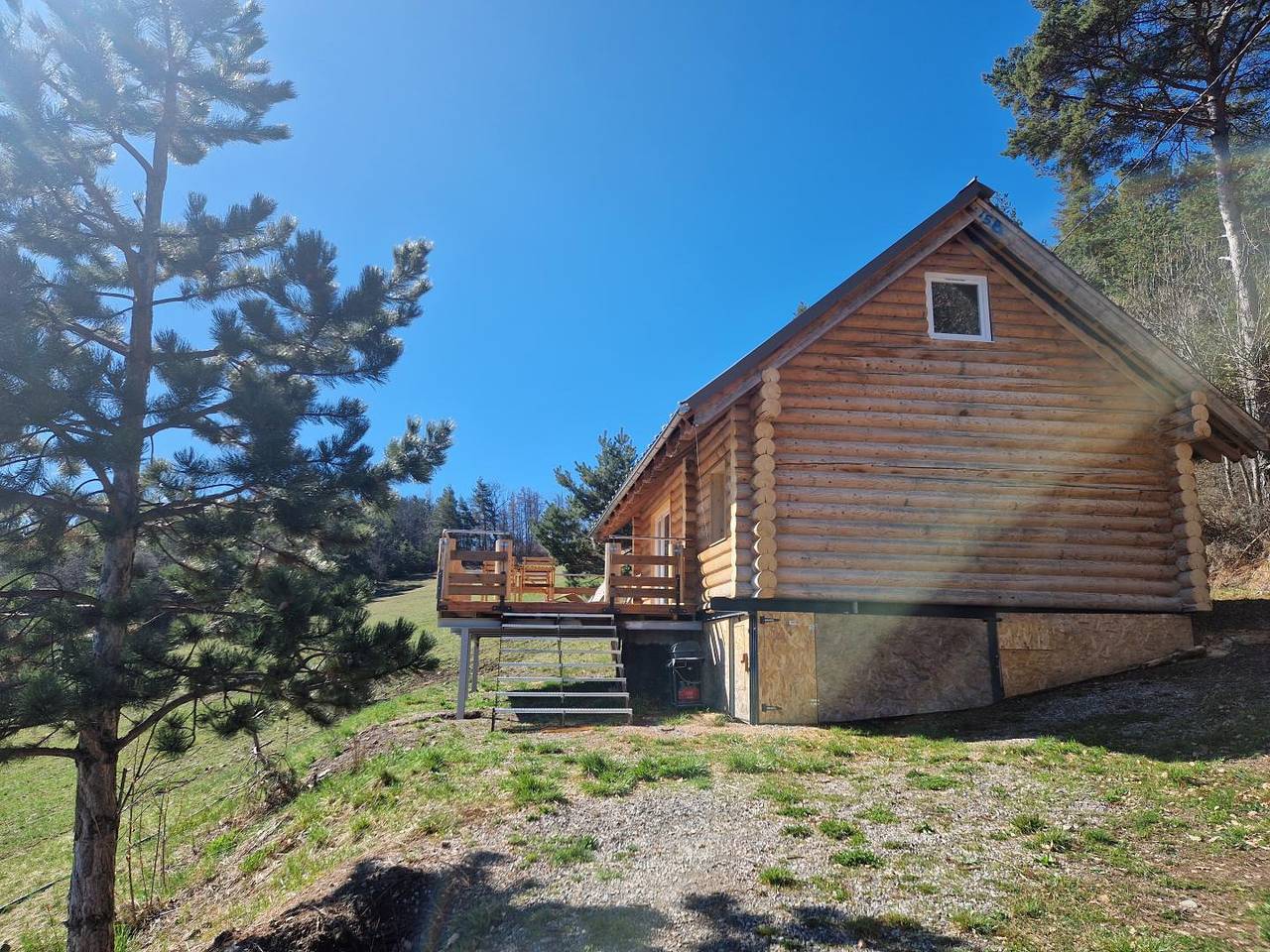 Le Chalet en rondins in Pelleautier, Gap und Umgebung