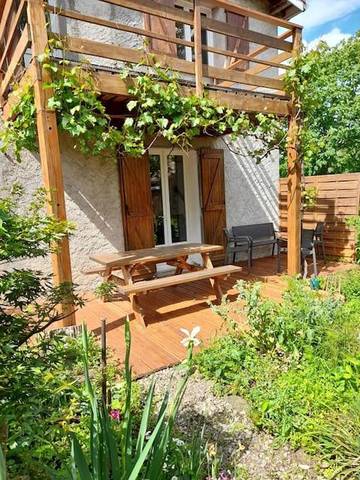 Gîte pour 6 personnes, avec terrasse et jardin à Crampagna