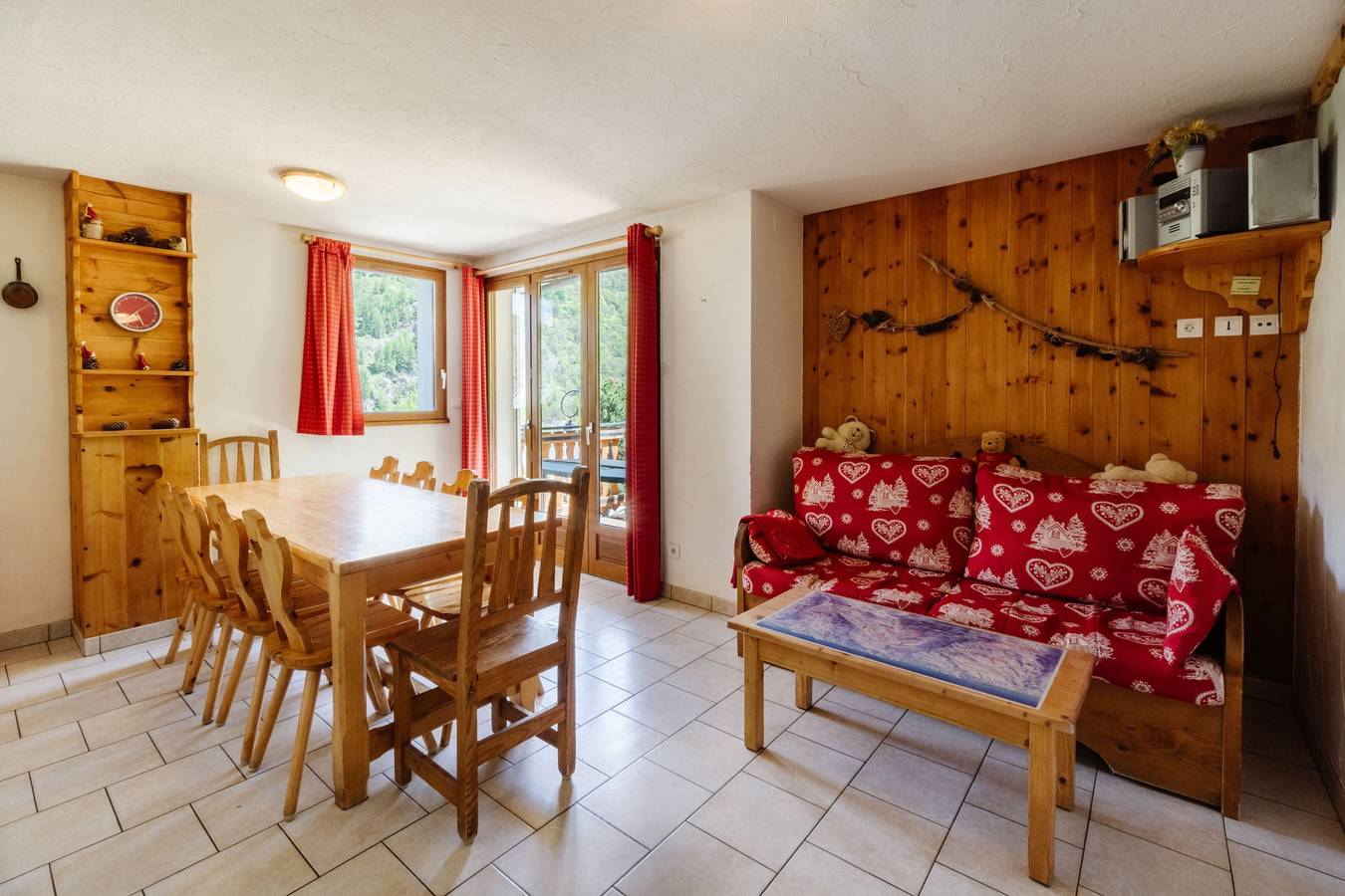 Appartement entier, Appartement "Edelweiss" avec vue sur les montagnes, terrasse partagée et Wi-Fi in Valloire, Région de Saint-Jean-de-Maurienne
